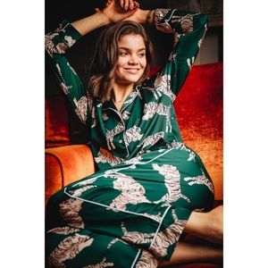 Averie Sleep Two-Piece Tiger Print Pajama Set Sz XL